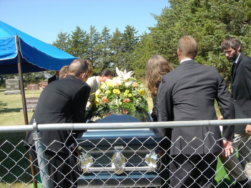 2004-07-29-28 Mom's Funeral.jpg